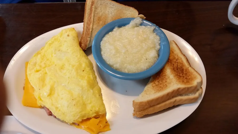 Ham and Cheese Omelette w Grits & Toast